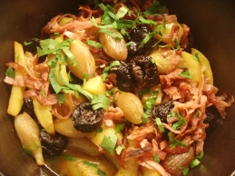 Kartoffel-Schalotten-Zwetschgen-Eintopf