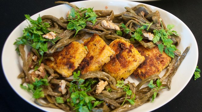 Polentaküchlein mit Dörrbohnensalat