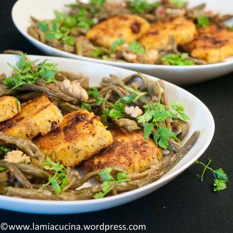 Polentakuechlein mit Doerrbohnensalat