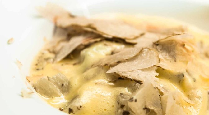 Kardy mit Fonduta und weissem Trüffel