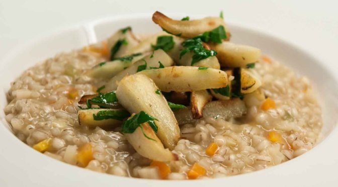 Orzotto mit Bier und Kerbelrüben