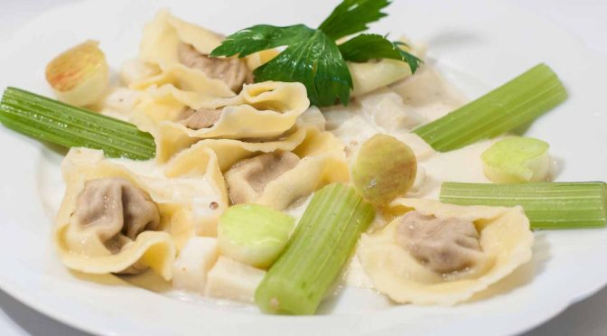 Ravioli mit St. Félicien-Bratapfel-Quitte-Füllung und Sellerie