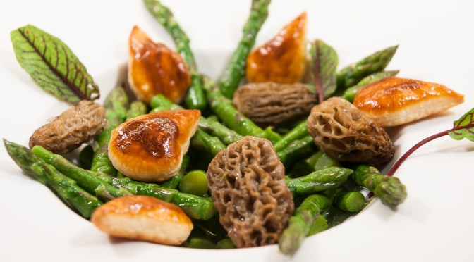 Grünspargel an Sauerampfersauce