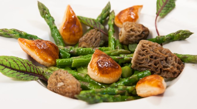 Grünspargel an Sauerampfersauce