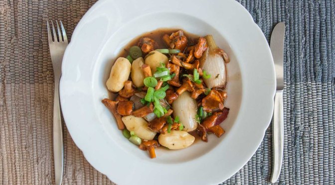 Seelenfutter: Kleine, geschmorte Kartoffeln mit Pfifferlingen