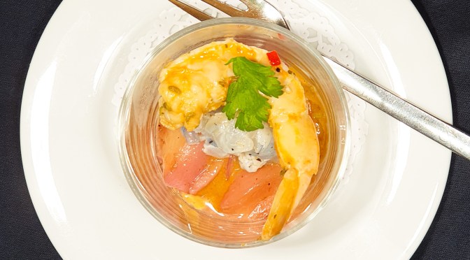 SwissShrimps mit weisser Pfirsichsalsa und Shrimps-Bisque