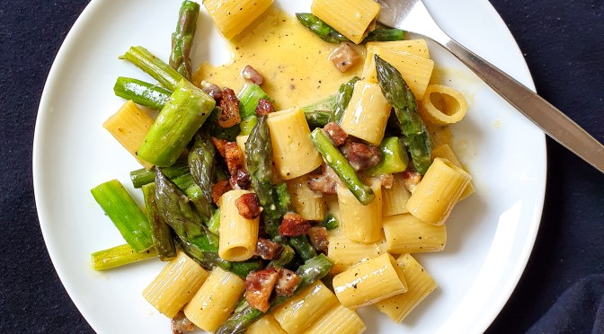 Grünspargel Carbonara