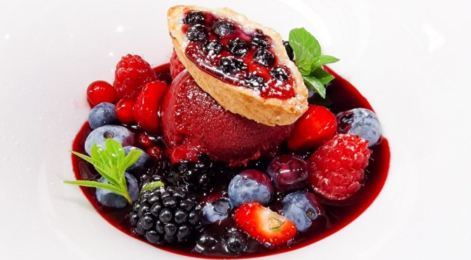 Frische Beeren im eigenen Jus