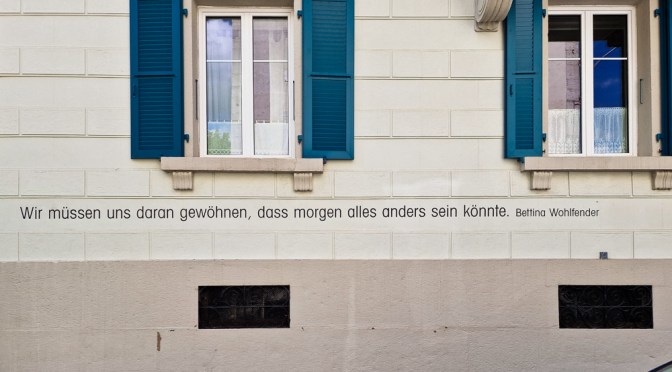 CH-2300 La-Chaux-de-Fonds:  Treppenhäuser, Tannenstil und das Krematorium